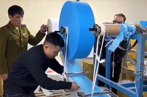 Phát hiện cơ sở dùng giấy vệ sinh làm khẩu trang y tế