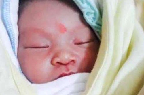 Xót xa bé gái sơ sinh bị bỏ rơi trong đêm cùng lá thư nhờ người nuôi giúp