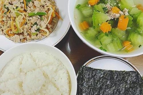 Mâm cơm ở cữ của em dâu nấu cho chị chồng khiến dân mạng xuýt xoa thán phục