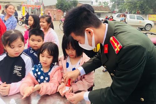Lan tỏa yêu thương, giúp người dân an toàn phòng, chống dịch Covid-19