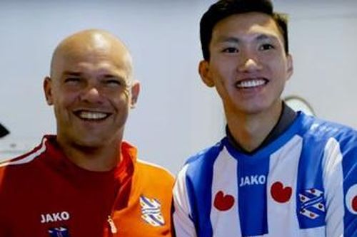HLV Heerenveen bị chỉ trích vì không thay đổi đội hình