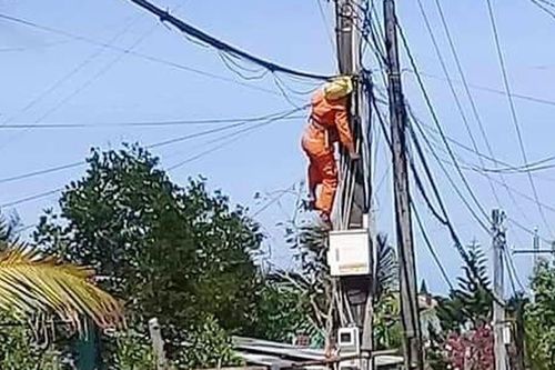 Đồng nghiệp hỗ trợ 200 triệu cho con của thợ điện chết trên trụ