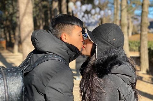 Bùi Tiến Dũng 'sến súa' với vợ, Đức Chinh đòi quà Valentine bạn gái