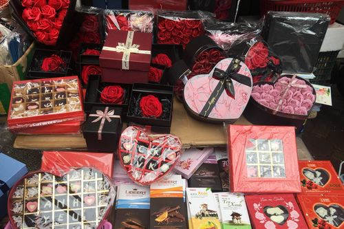 Quà Valentine nhộn nhịp trên mạng giữa dịch virus corona