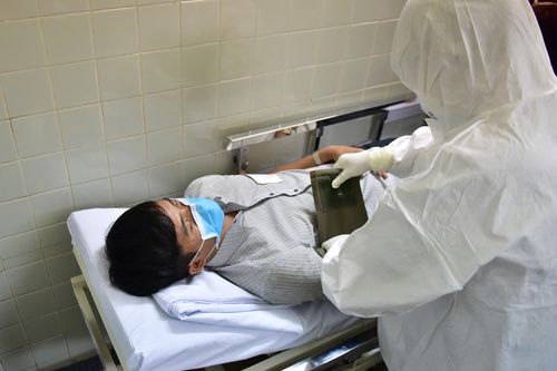Bệnh viện dã chiến ở TP.HCM được trang bị máy phiên dịch đa ngôn ngữ