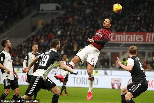 Ronaldo giúp Juventus thoát thua trên AC Milan