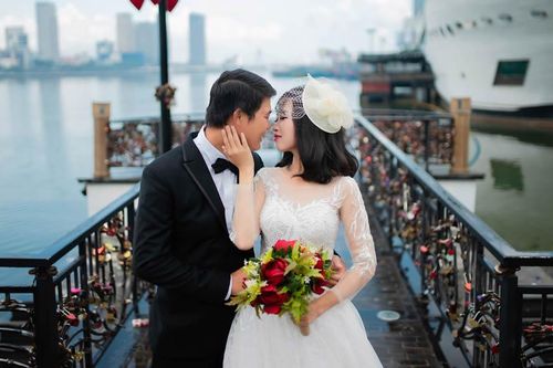 Hoa hồng, cây cầu và tình yêu...