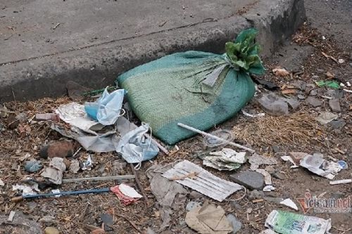 Vứt khẩu trang y tế ra vỉa hè, đường phố có thể bị xử phạt tới 7 triệu đồng