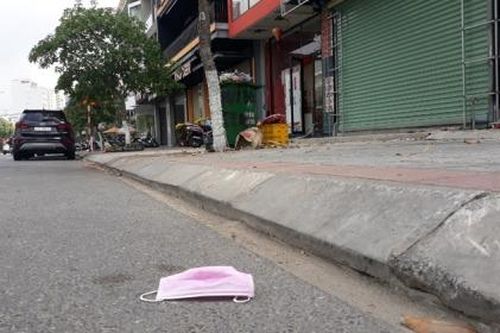 Hành vi vứt bỏ khẩu trang không đúng nơi quy định sẽ bị xử phạt lên đến 7 triệu đồng