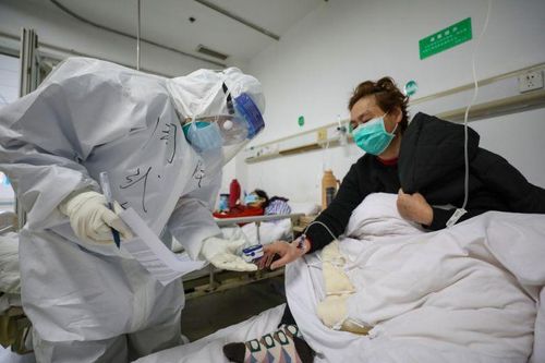 Dịch Covid-19: Tìm ra 'vũ khí' diệt virus trong huyết tương người khỏi bệnh