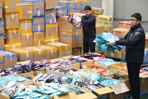 Hàn Quốc phá hàng loạt vụ buôn lậu khẩu trang, tóm nhiều người TQ