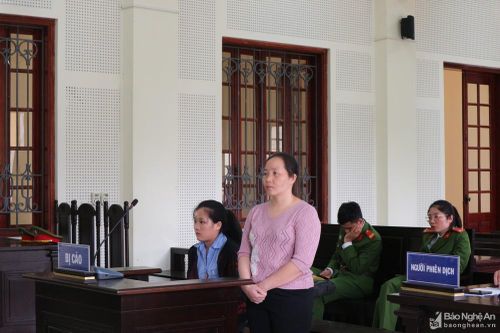Hai người phụ nữ vận chuyển 2 bánh heroin lấy 3 triệu đồng