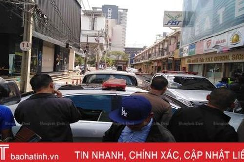 Gã đàn ông nổ hàng chục phát súng ở trung tâm thủ đô Bangkok