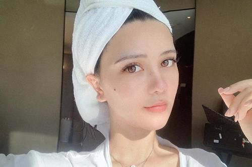 Các nữ streamer mất fan, suýt bị kiện sau khi lộ mặt thật kém sắc