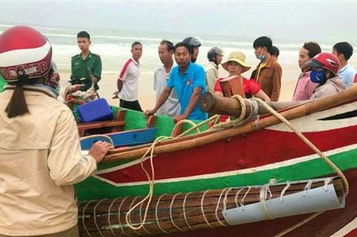 Phát hiện thi thể một người đàn ông dạt vào bờ biển