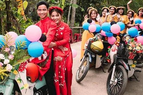 Chú rể Quảng Trị rước dâu bằng dàn xe Cub