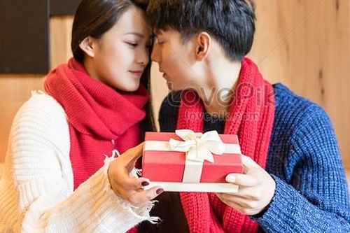 Valentine nếu chỉ tặng quà thì tình yêu nghèo nàn quá!