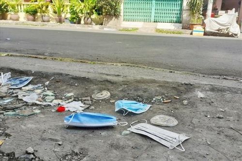 Vứt, thải bỏ khẩu trang không đúng nơi quy định có thể bị phạt 7 triệu đồng