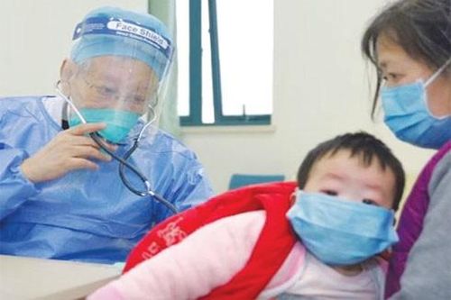 Bác sĩ 86 tuổi, ngồi xe lăn xung phong 'ra tuyến đầu' giữa tâm dịch Vũ Hán