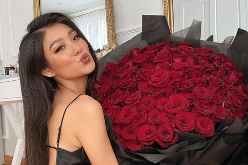 Hot girl người khoe hạnh phúc, người 'yêu chính mình' ngày Valentine
