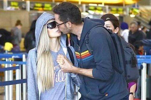 Paris Hilton công khai bạn trai