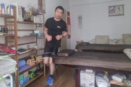 Tránh dịch corona, người đàn ông chạy 66 km trong nhà suốt gần 7 tiếng