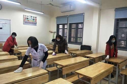 Quận Thanh Xuân tiếp tục phun khử khuẩn phòng dịch Covid-19