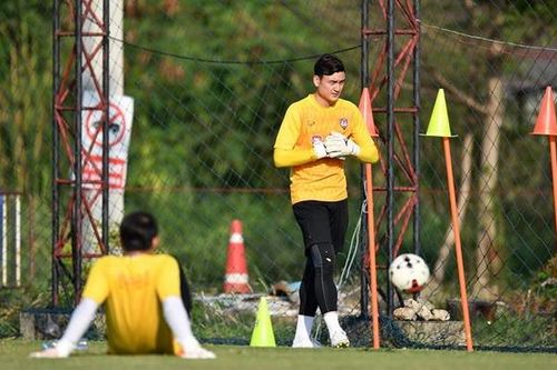 Văn Lâm thuê HLV thể lực riêng, là 'hàng hiếm' tại Thai League 2020