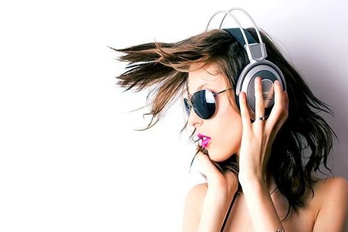 Những bệnh 'khủng khiếp' có thể mắc phải vì thường xuyên đeo tai nghe