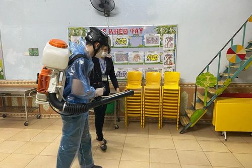 Quy trình tiêu độc, khử trùng dụng cụ, bàn ghế trường học như thế nào?