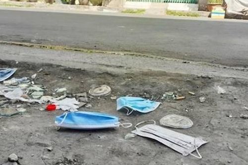 Vứt khẩu trang đã qua sử dụng bừa bãi có thể bị phạt đến 7 triệu đồng