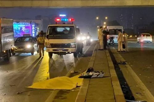 Va chạm với ô tô, người đàn ông ngã văng xuống đường tử vong