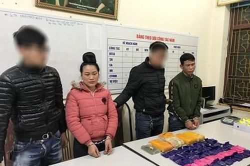 Bắt quả tang đôi nam nữ mua bán trái phép 32.000 viên ma túy và 1 bánh heroin
