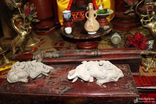 Nghệ thuật điêu khắc và báu vật gây kinh ngạc ở đền cổ Linh Kiếm