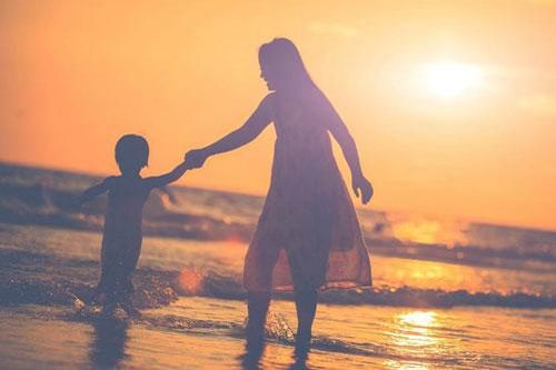 Tâm thư con trai bị ung thư gửi mẹ đơn thân: Có lẽ con không được chào đón ở thế giới này