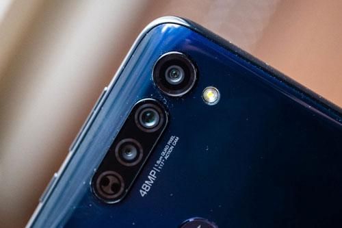 Ngắm smartphone trang bị bút cảm ứng, chống nước, 3 camera sau, giá gần 7 triệu