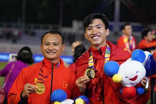 Vì sao 'thầy ruột' Hoàng Anh Tuấn chê 'Văn Hậu đi J-League là bước lùi'?
