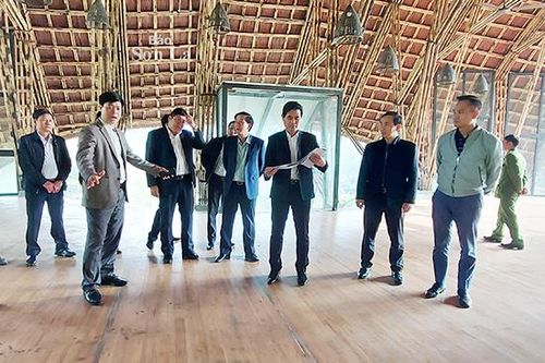 Đồng chí Chủ tịch UBND tỉnh kiểm tra tình hình triển khai một số dự án tại huyện Vân Hồ