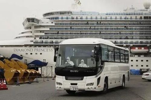 Mỹ điều máy bay sơ tán 380 công dân trên du thuyền Diamond Princess về nước