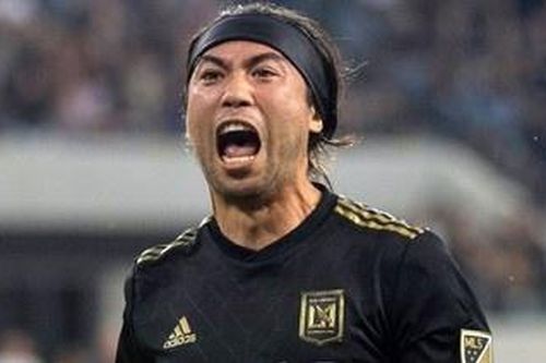 Lee Nguyễn ra sân đá chính trước thông tin chuyển về V.League