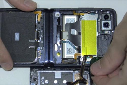 Mổ bụng Samsung Galaxy Z Flip
