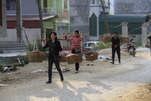 Chuyện kể ở Bản Giốc