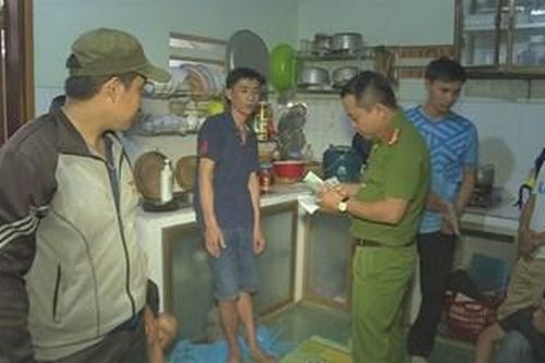 Bắt quả tang 19 nam, nữ đang say sưa đánh xóc đĩa