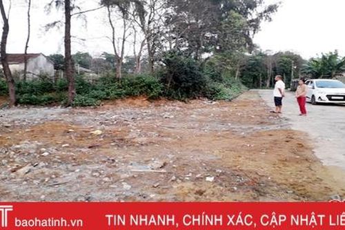 Tiếp thu phản ánh của Báo Hà Tĩnh, xã Xuân Giang tổ chức thu dọn, di dời bãi rác
