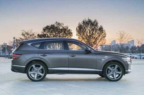 Cận cảnh Genesis GV80 giá hơn 1 tỷ đồng, cạnh tranh BMW X5, Audi Q7