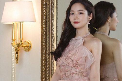Cứ 'đẹp hết phần thiên hạ' như thế này bảo sao Park Min Young luôn được ca ngợi là 'siêu phẩm dao kéo'