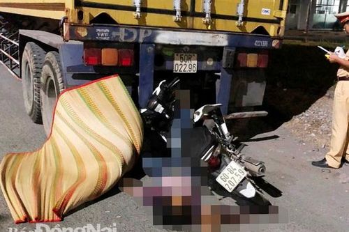 Tông vào đuôi xe container đang dừng, 1 người tử vong