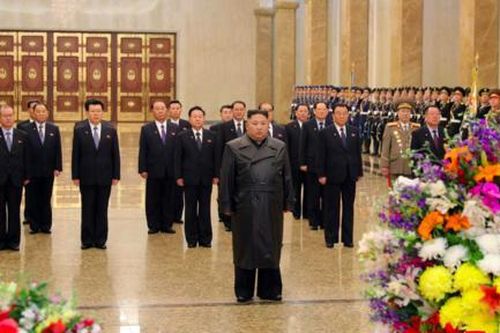Ông Kim Jong Un xuất hiện sau 22 ngày vắng bóng