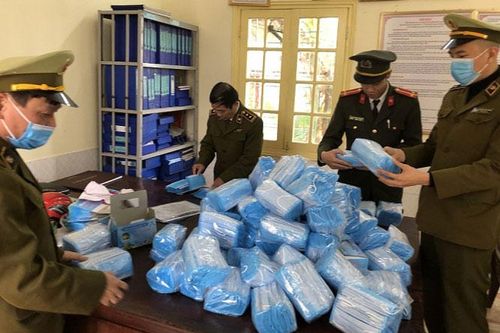Xử phạt 13 cơ sở vi phạm về kinh doanh khẩu trang