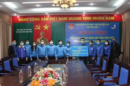 Tổng công ty HUD trao tặng 10.000 khẩu trang và 2.800 chai rửa tay diệt khuẩn cho tỉnh Vĩnh Phúc